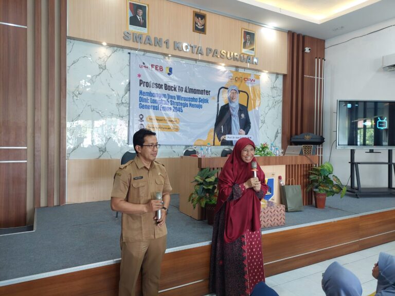 Profesor Back to Almamater