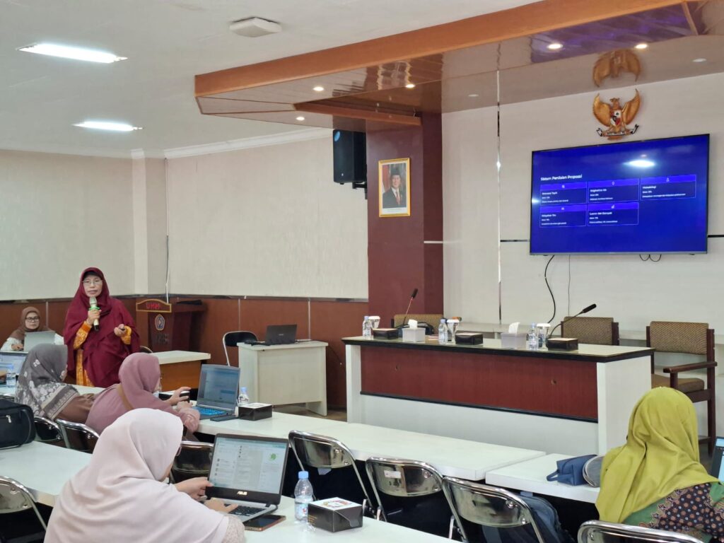 Prof. Dr. Idah Zuhroh memberikan materi BIMTEK proposal penelitian BIMA 2026